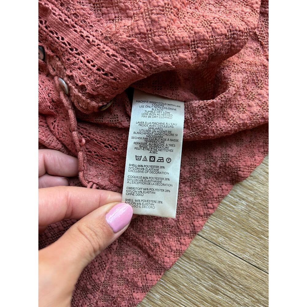 Free People Kika Top CoralPink LaceyVNeck ButtonFront Blouse Boho indie festival - Picture 15 of 16